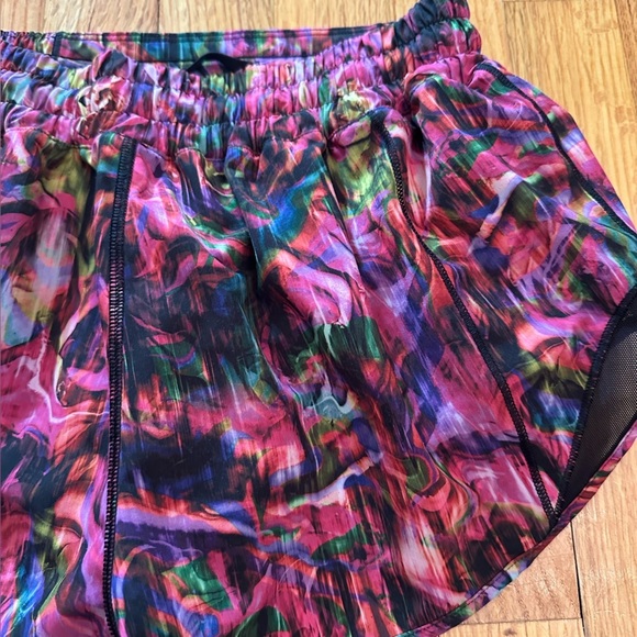 LULULEMON HOTTY HOT LR SHORT *LINED Hyper Flow Pink Multi SIZE-4 (z) - Picture 7 of 14